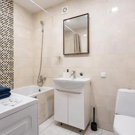 0131 Near Zhulyany Airport New Complex קייב